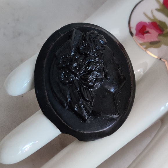 Antique Victorian Whitby Jet Bog Oak Mourning Brooch - Picture 12 of 16